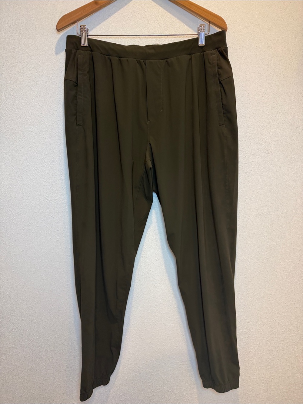 LULULEMON On the Fly Joggers Dark Olive Woman’s XL